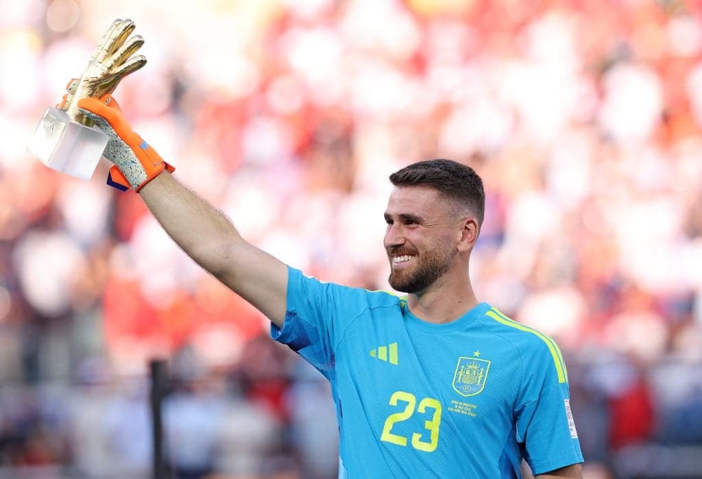 Unai Simón é nomeado o melhor goleiro do mundo pela France Football