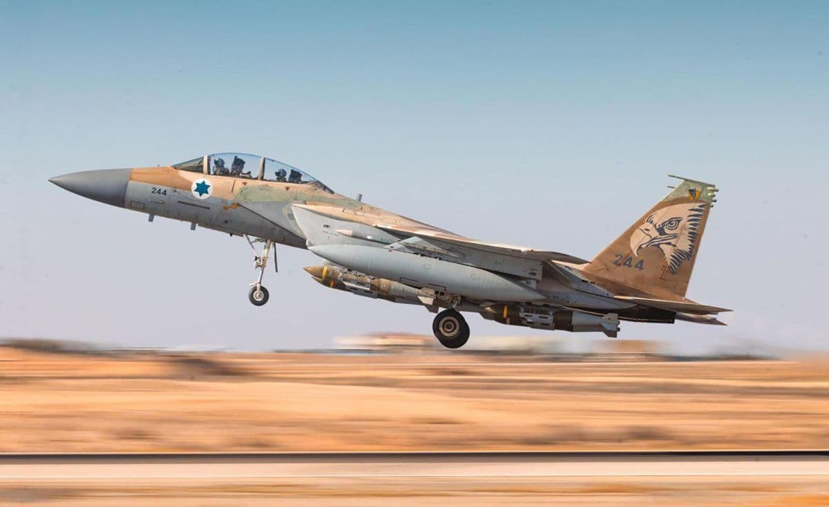 Caça A-10 dos EUA cai no Golfo Pérsico após ataque iraniano