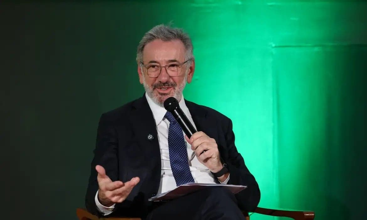 Brasil avalia tarifação dos EUA em processo que pode durar até dezembro