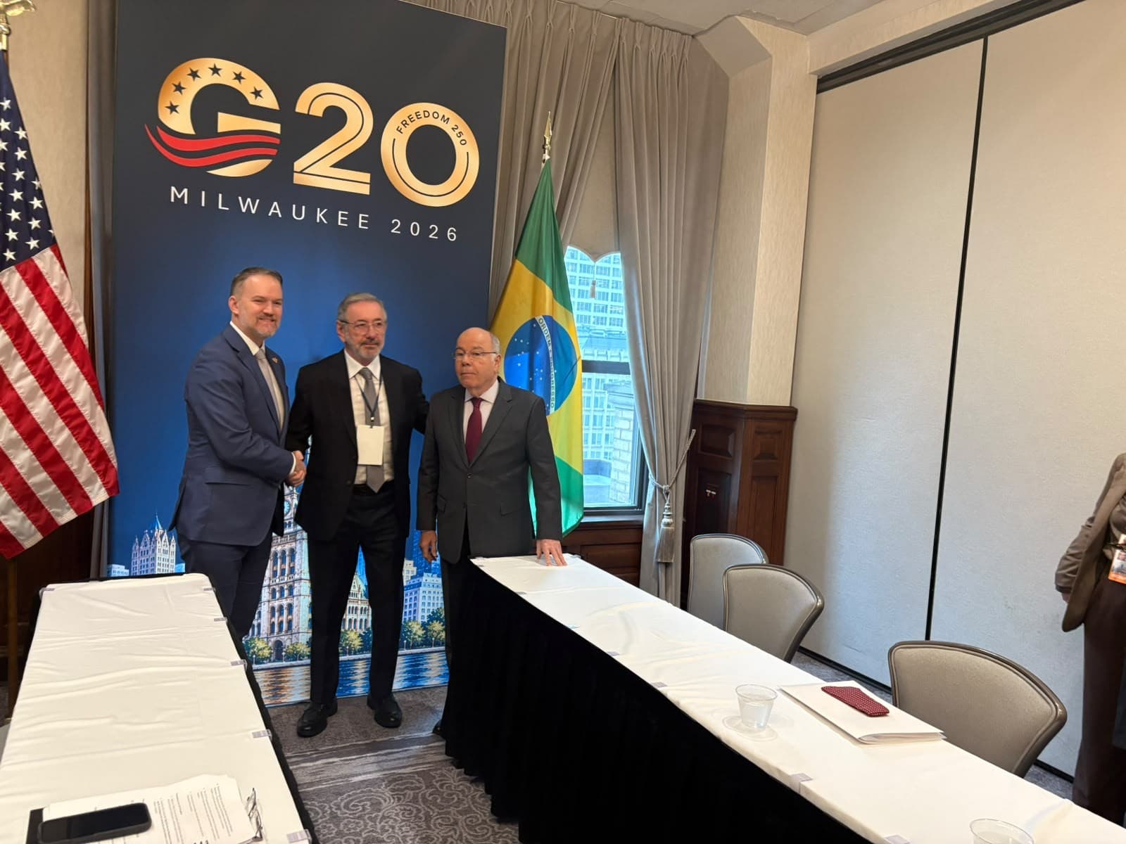 Brasil e EUA discutem tarifaço em reunião ministerial do G20