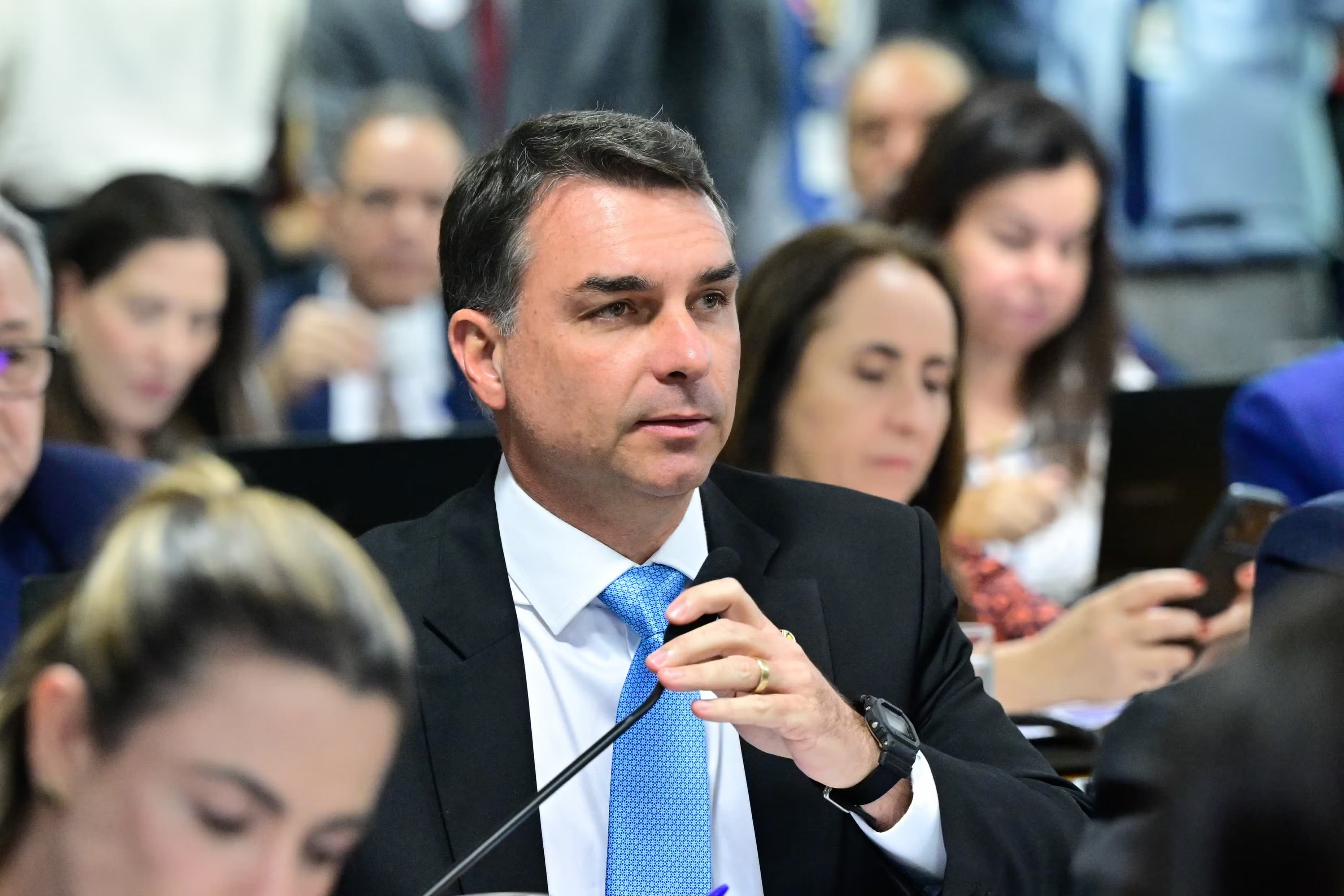 Partidos debatem apoio a Flávio Bolsonaro em meio a incertezas