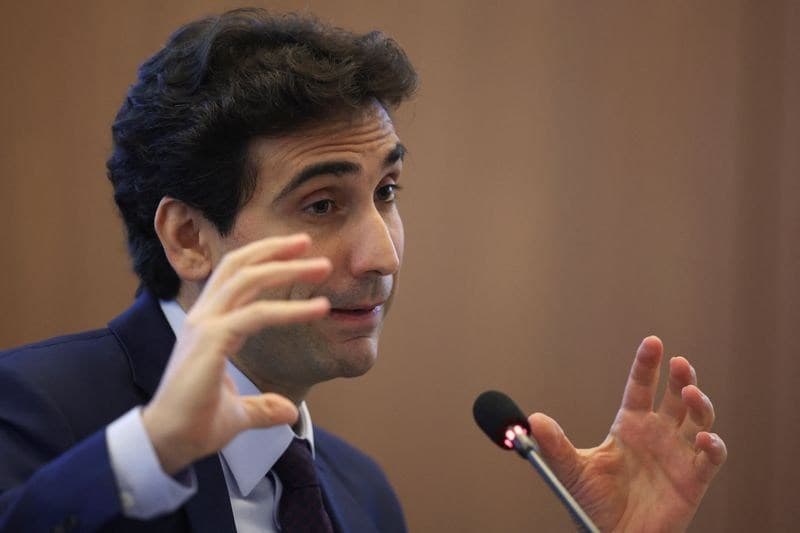 Gabriel Galípolo alerta sobre endividamento no Brasil