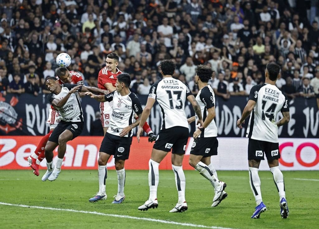 Corinthians pode contar com reforço de André Luiz contra Estudiantes