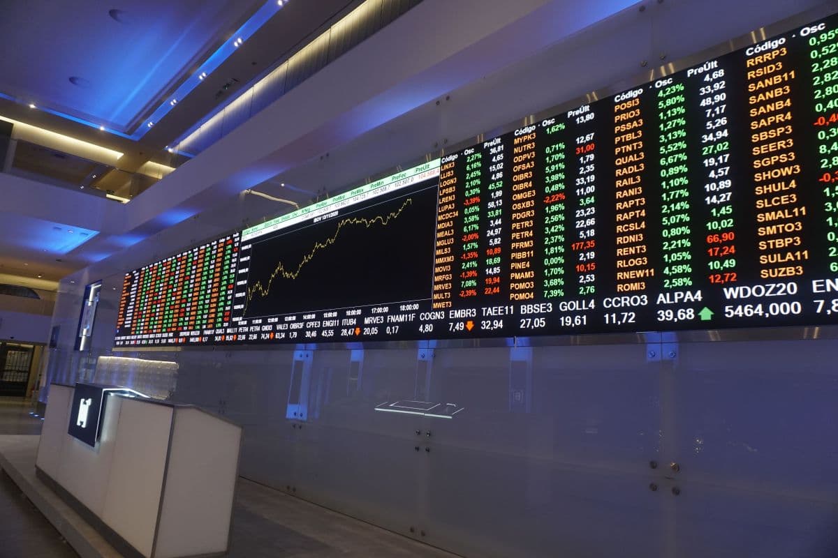 Ibovespa Sofre Queda em Março, Mas Alta no Primeiro Trimestre é Mantida