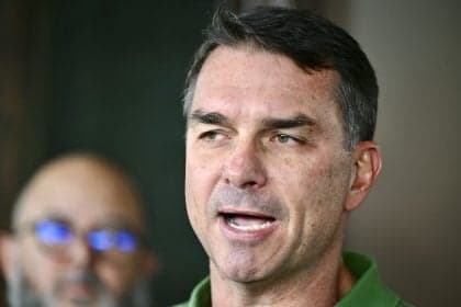 Flávio Bolsonaro é processado por vídeo de campanha com deep fake