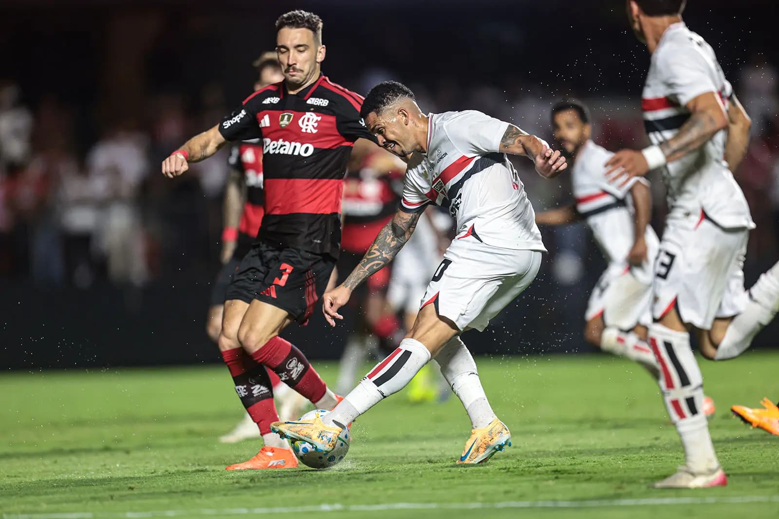 Flamengo x São Paulo: Placar do Jogo em Grande Estilo