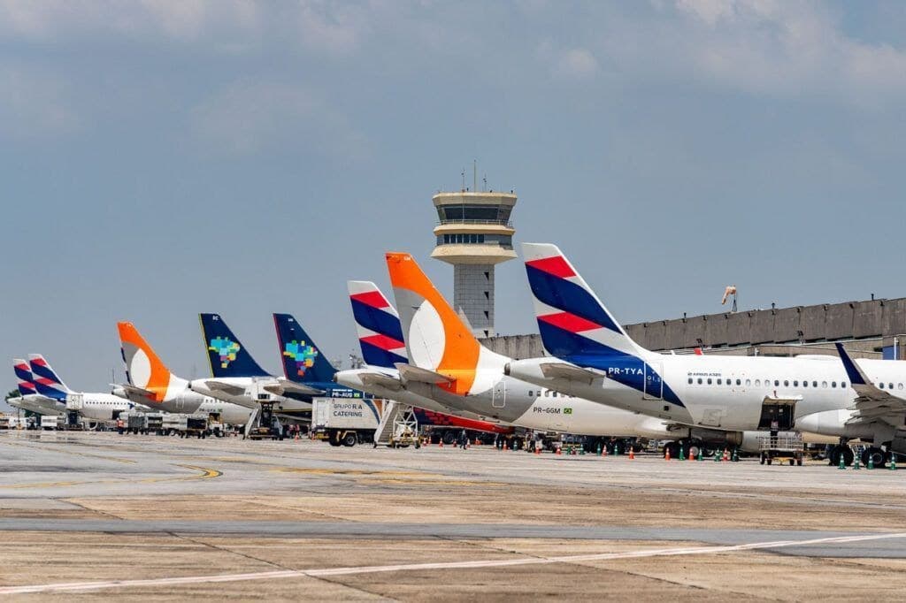 Passagens aéreas ficam 5,2% mais baratas; custo do combustível sobe