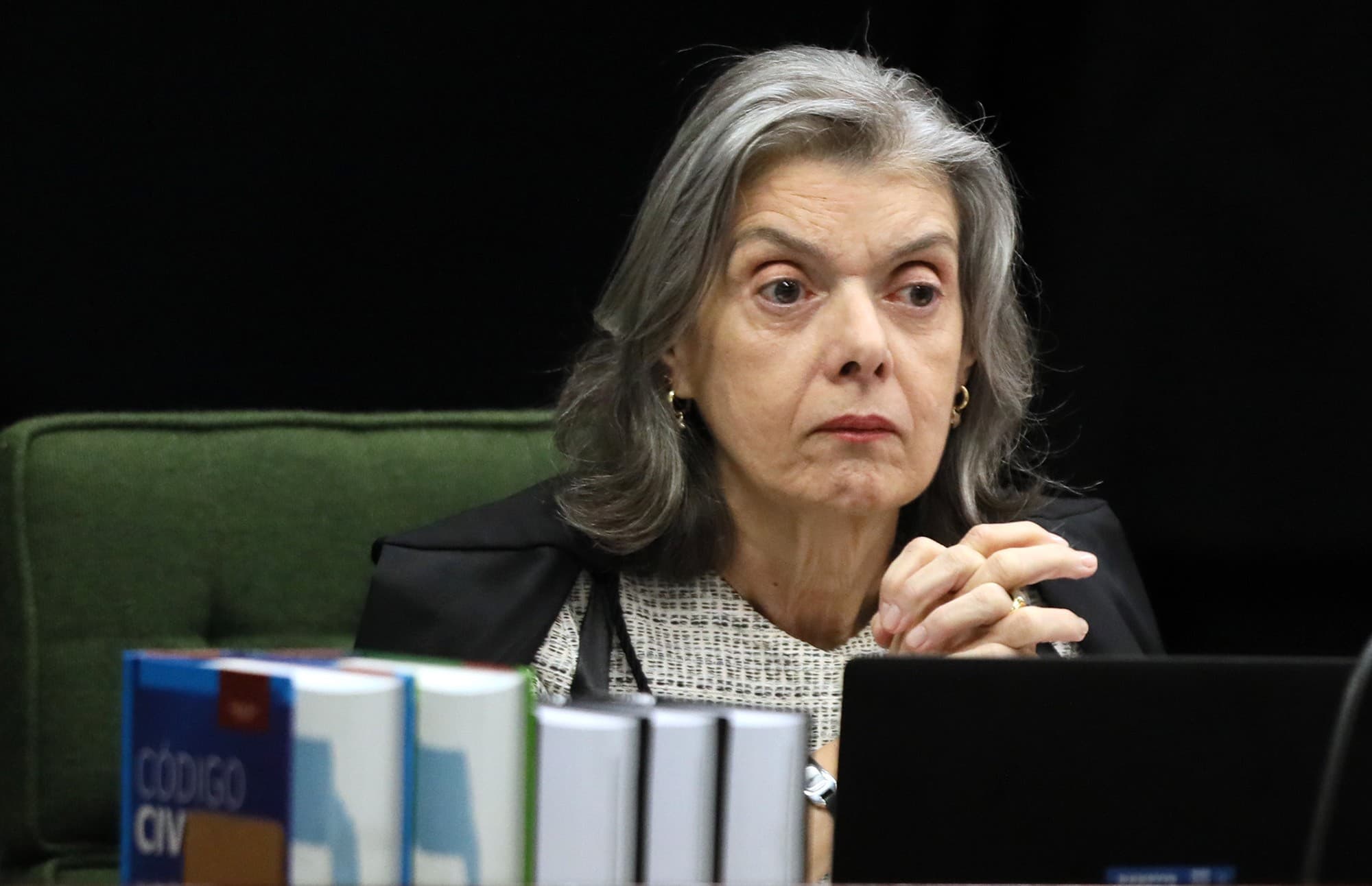 Pesquisa indica que 51% dos brasileiros querem mulher no STF