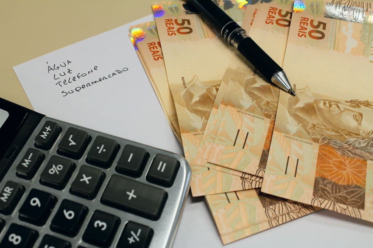 Copom reduz Selic, mas investidores sentem pressão nos juros longos