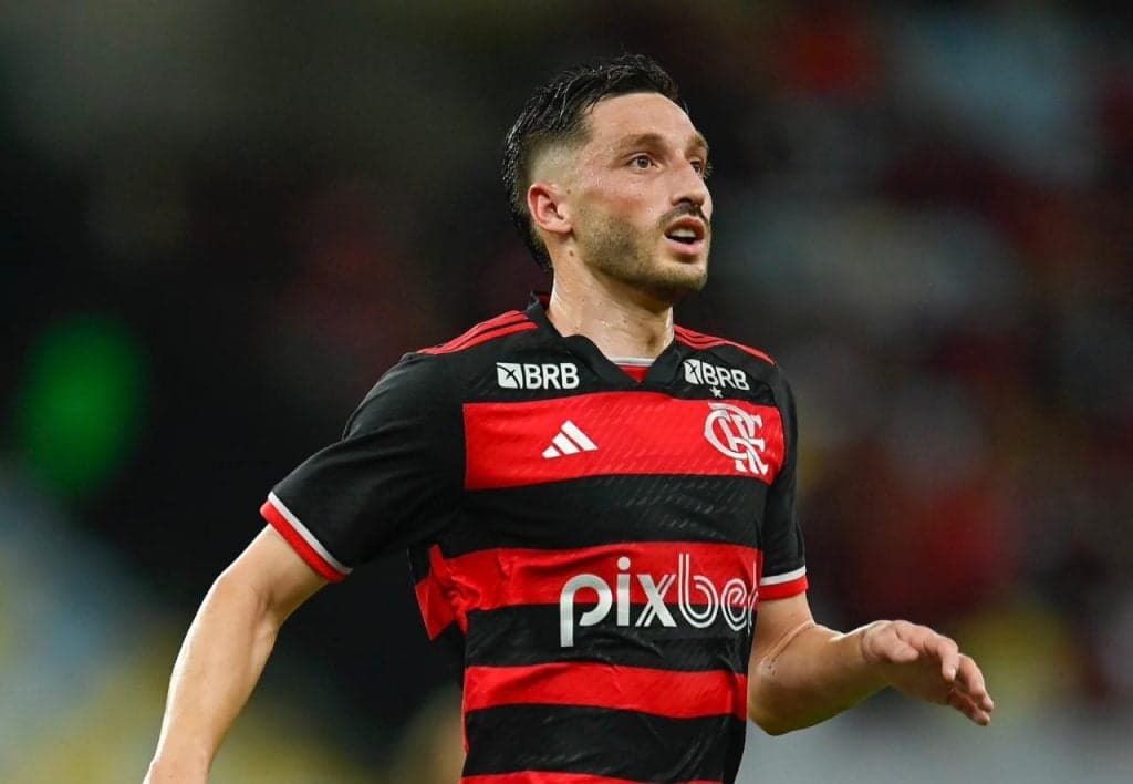 Matías Viña é apresentado pelo Cruzeiro após negociação com Flamengo e River Plate