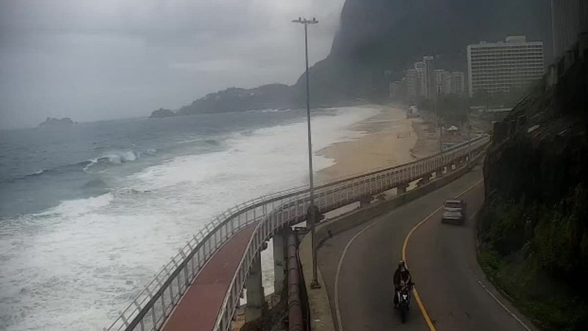 Rio de Janeiro alerta para ondas de 2,5 metros até esta noite