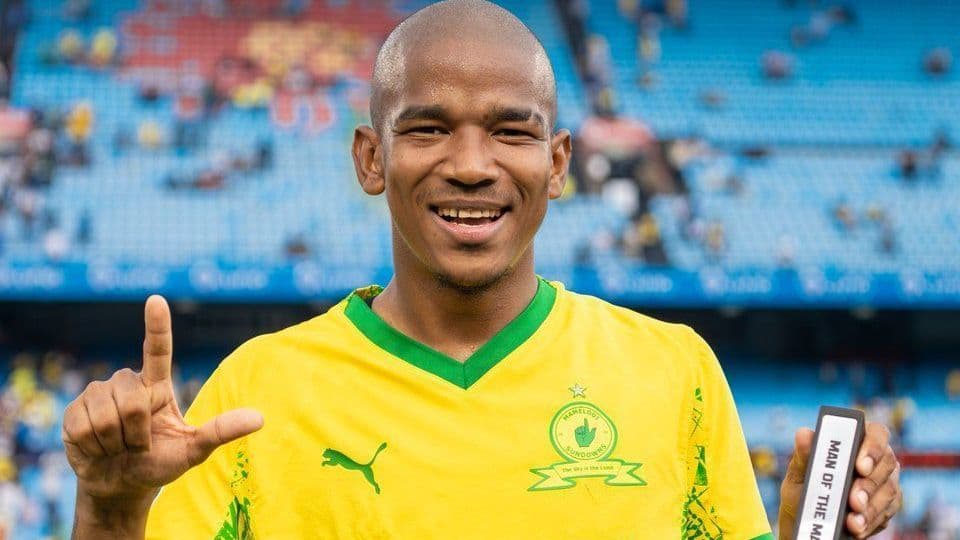 Jayden Adams, meio-campista do Mamelodi Sundowns, morre aos 25 anos