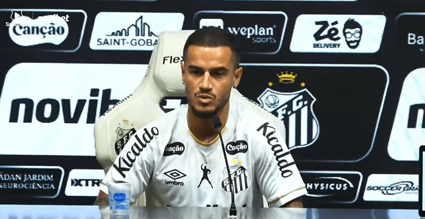Souza defende Coutinho após críticas por transferência para o Santos