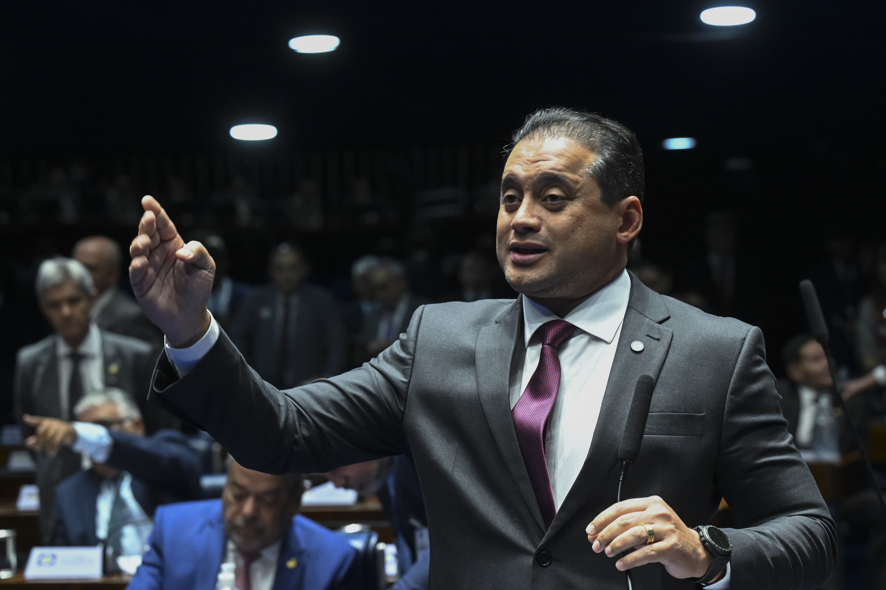 Senador Weverton Rocha é alvo da Operação Sem Desconto