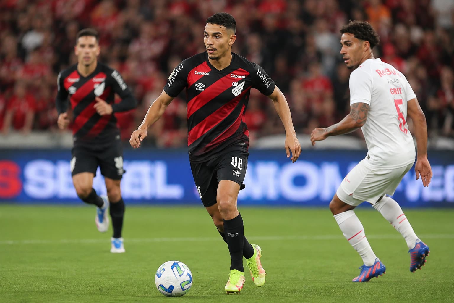 Athletico-PR vence Cascavel com gol nos minutos finais e busca recuperação no Brasileirão
