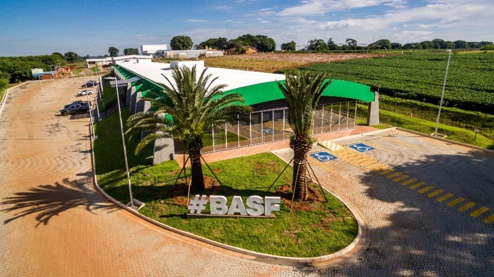 BASF registra receita de 16,4 bilhões de euros, mas vendas agrícolas caem