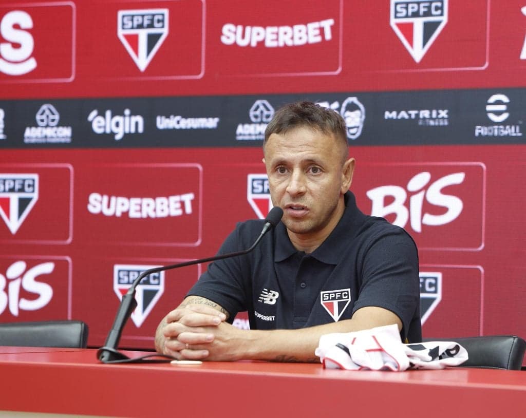 Rafinha critica arbitragem após eliminação do São Paulo