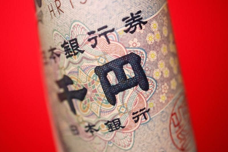 Iene japonês recua à medida que investidores temem intervenção cambial