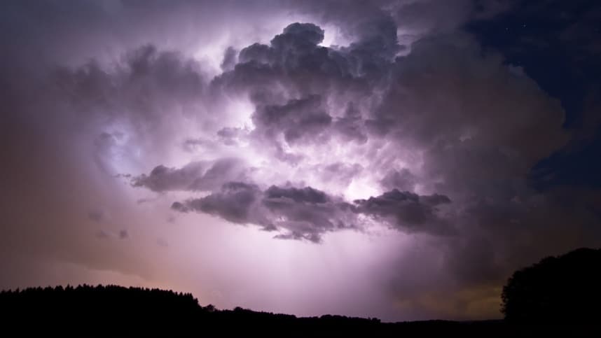 Ventania atinge Nordeste e Rio Grande do Sul com riscos à população