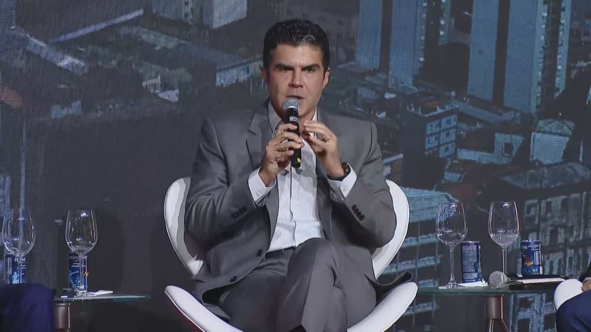 Helder Barbalho lidera corrida ao Senado no Pará