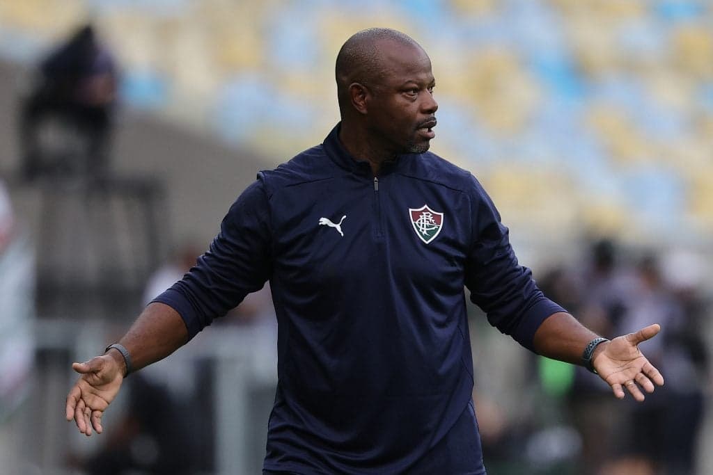 Fluminense enfrenta crise após derrotas e busca recuperação no Brasileirão
