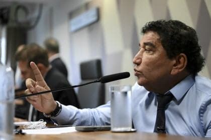 Flávio Bolsonaro busca acelerar regulamentação do homeschooling