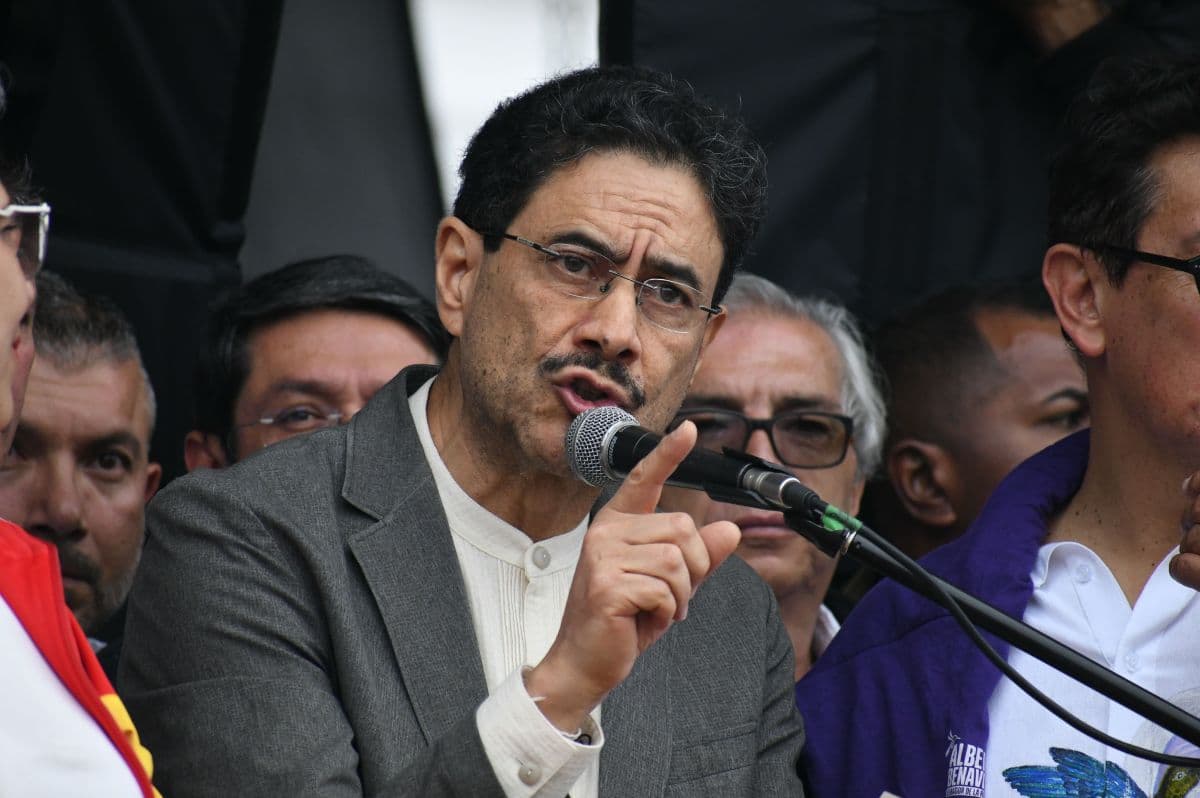 Iván Cepeda desponta como forte candidato à presidência da Colômbia