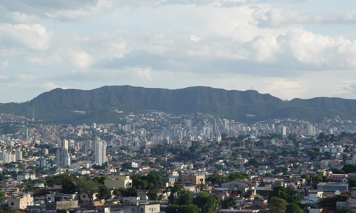 Frente fria altera clima em Belo Horizonte com previsão de chuvas