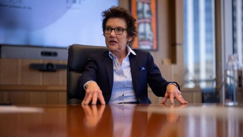Mary Daly destaca aumento na demanda por chips de IA e possíveis pressões inflacionárias