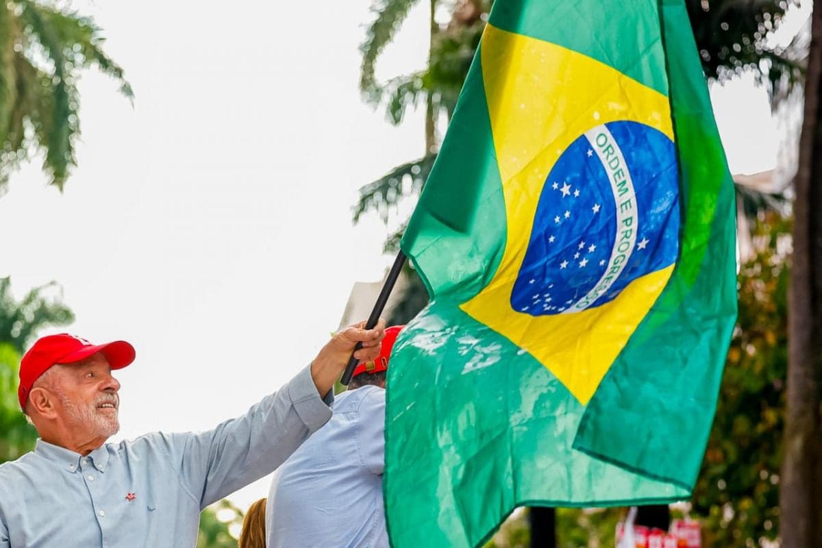 Lula recebe apoio de ícones da MPB com jingle em sua campanha