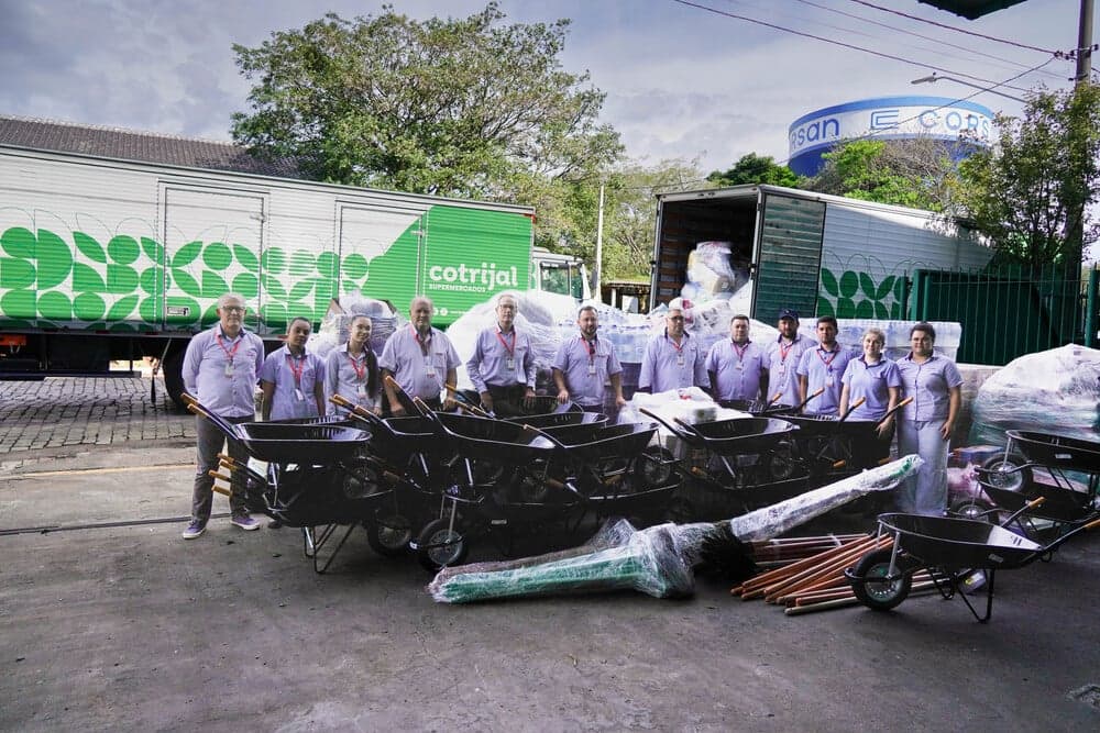 Cotrijal envia 18 toneladas de doações para cidades atingidas por chuvas