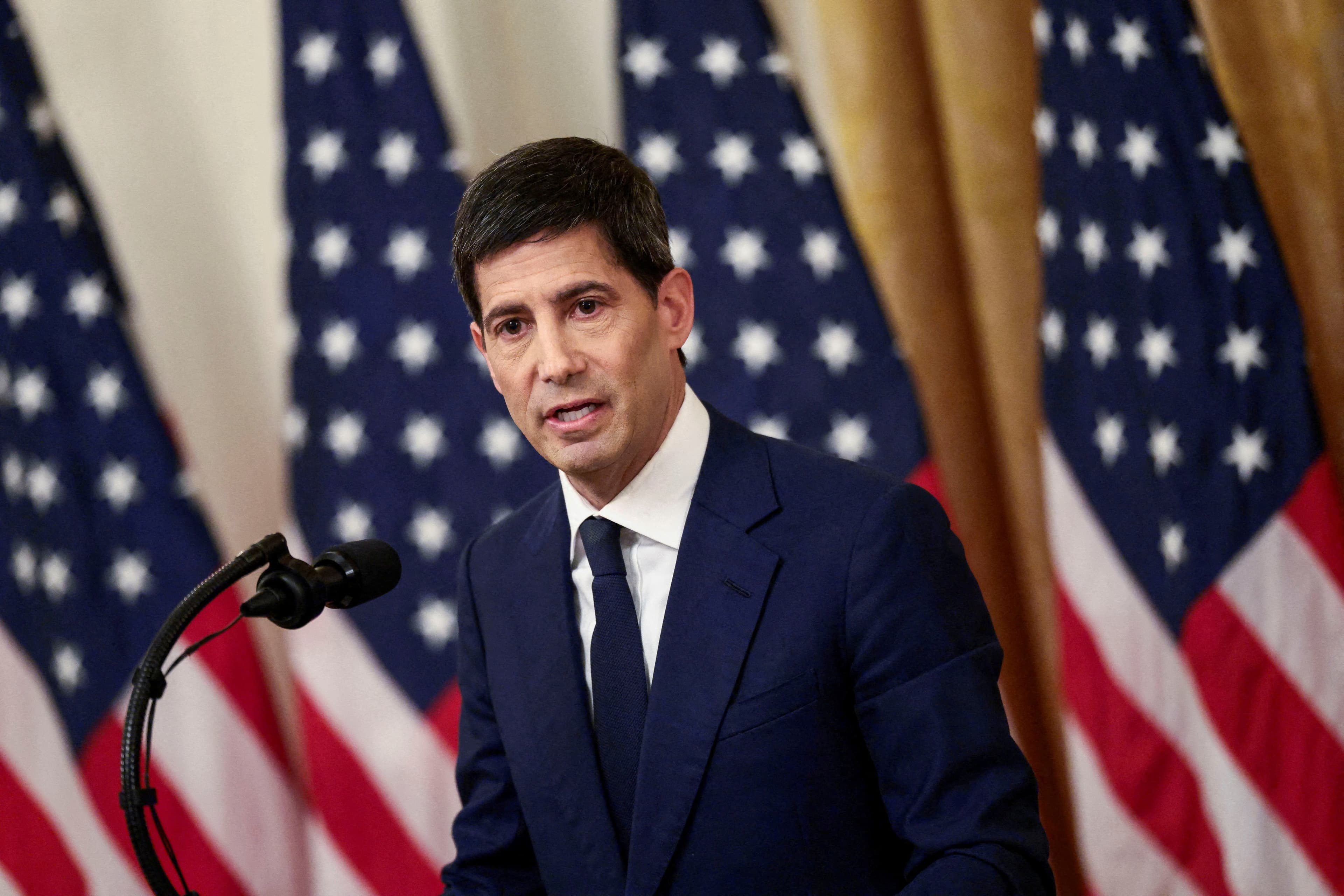 Kevin Warsh sugere aumento de juros do Fed para controlar inflação