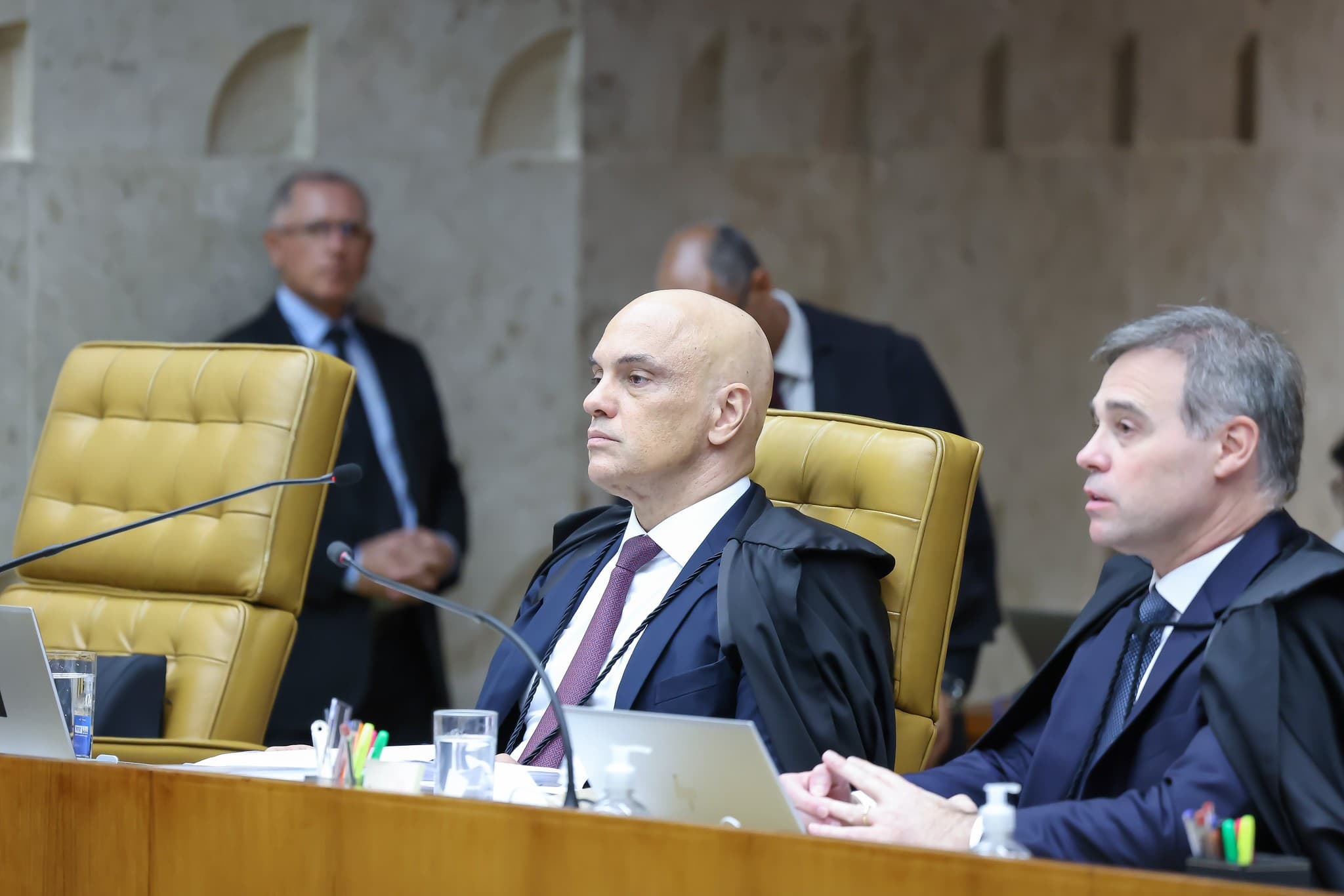 Grupo de apoio a Moraes busca evitar investigação no STF