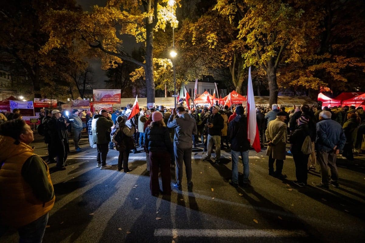 Polícia é mobilizada em Varsóvia após suspensão do presidente do Tribunal Constitucional