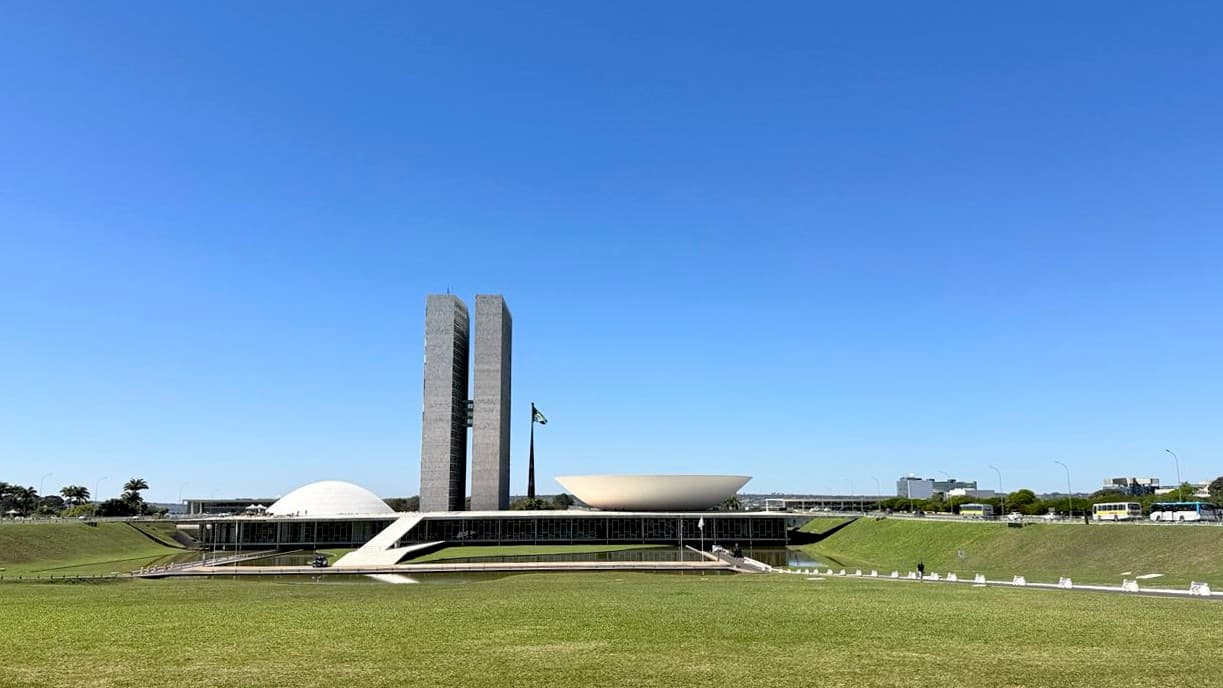 Eleições de 2026: PL se destaca, PSD e PSDB registram perdas