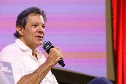 Haddad enfrenta tumulto de extremistas em aula na Unicamp