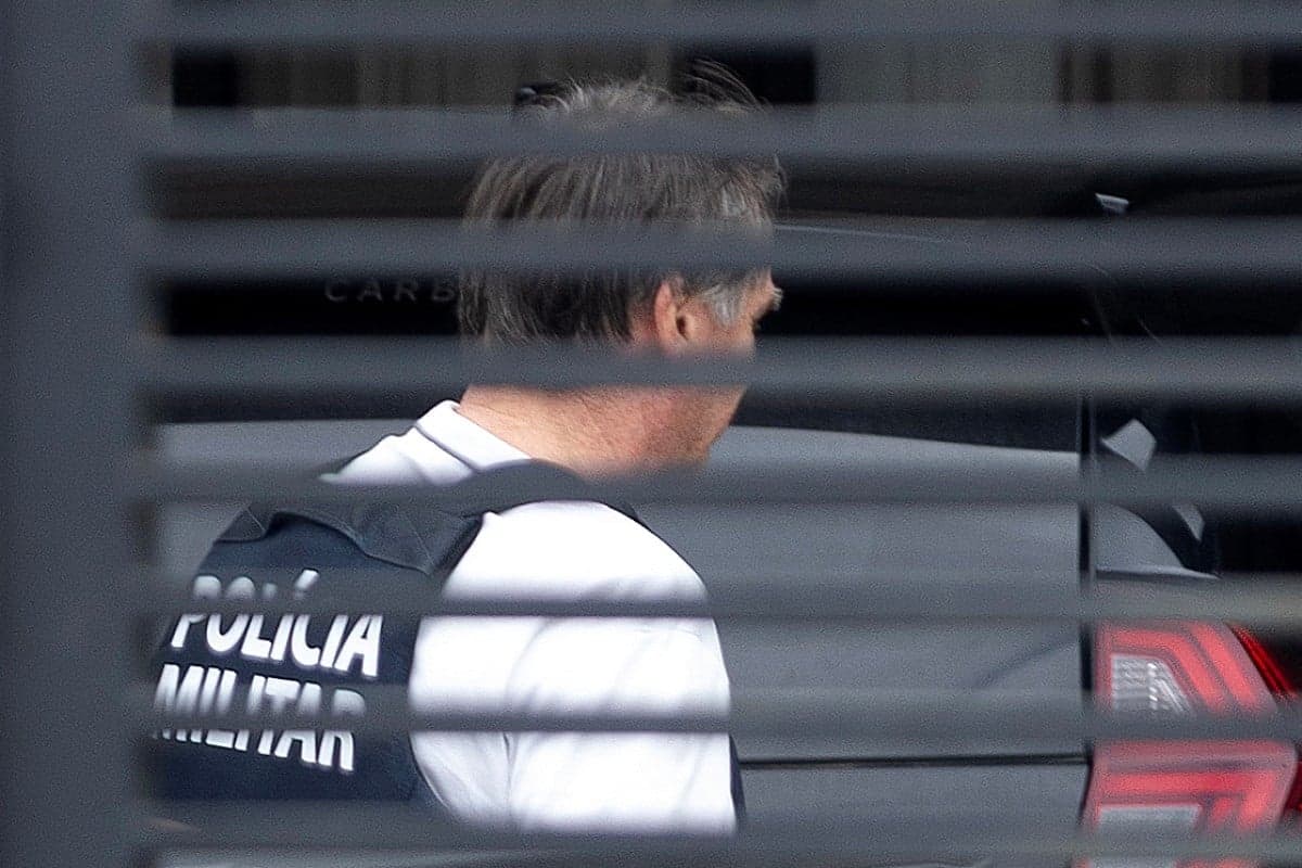 Polícia Federal pede a Alexandre de Moraes destino de armas de Bolsonaro
