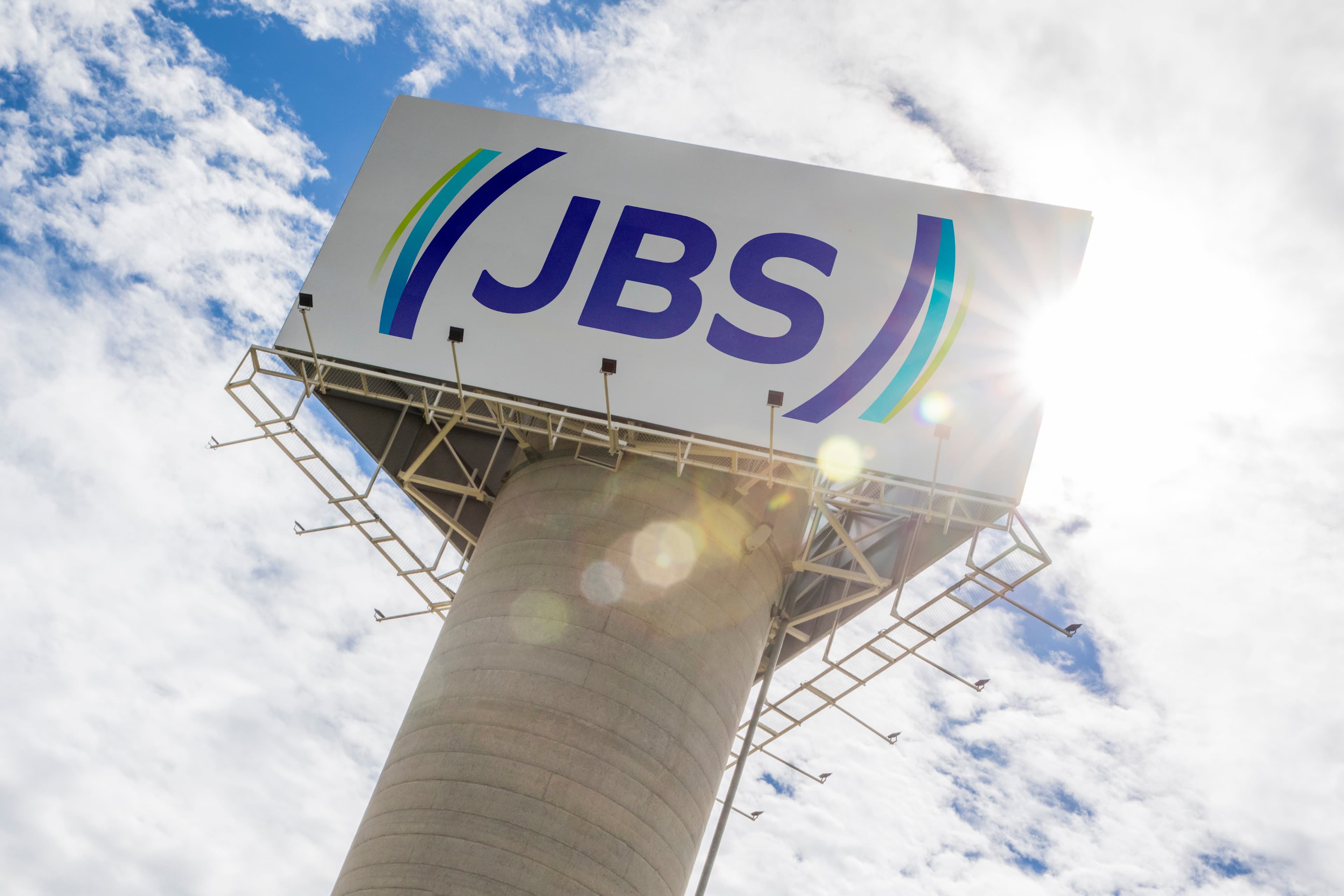 JBS registra receita recorde de US$ 23,9 bilhões no 2º trimestre de 2026