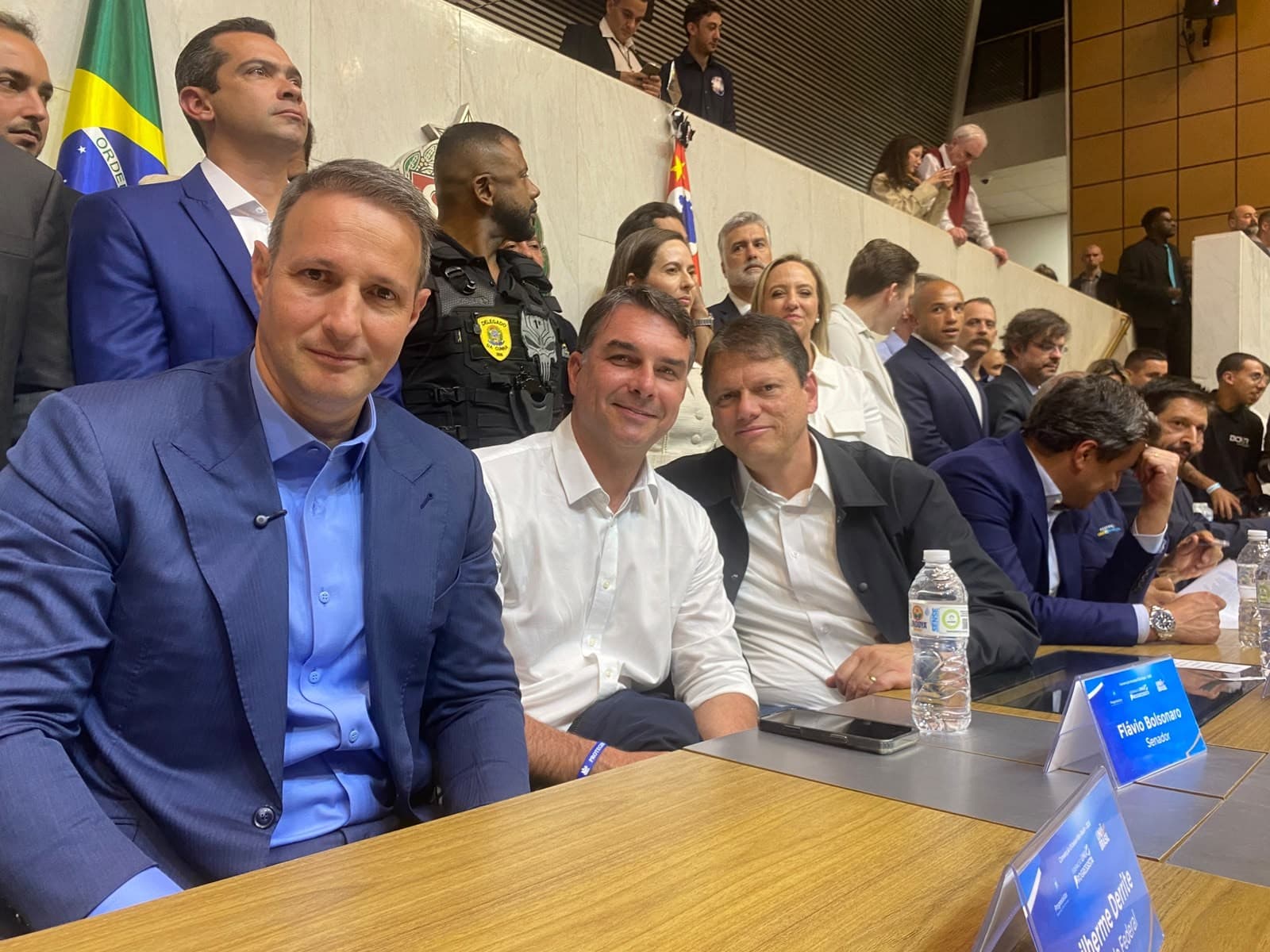 Flávio Bolsonaro busca apoio da União Progressista para 2026