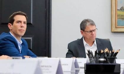 Professora Em Grávida Enfrenta Crise Profissional e Financeira