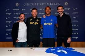 Chelsea oficializa renovação de contrato com João Pedro até 2034