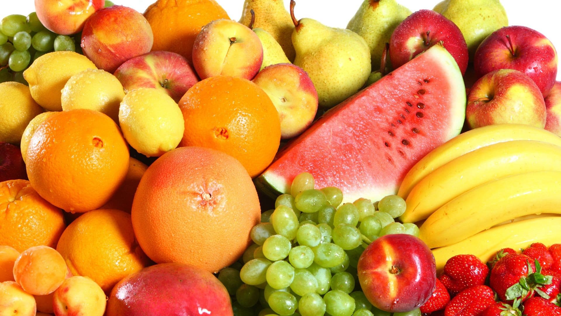 Frutas da estação de agosto ajudam a economizar nas compras