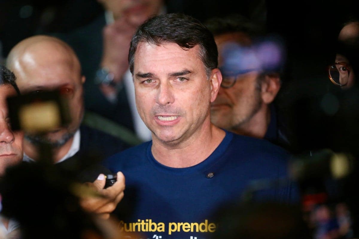 TSE retira vídeo que ligava Flávio Bolsonaro a escândalo financeiro