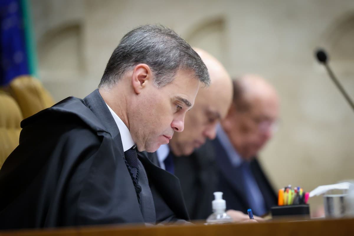 Defesa pede devolução de processo de Felipe Vorcaro ao relator no STF