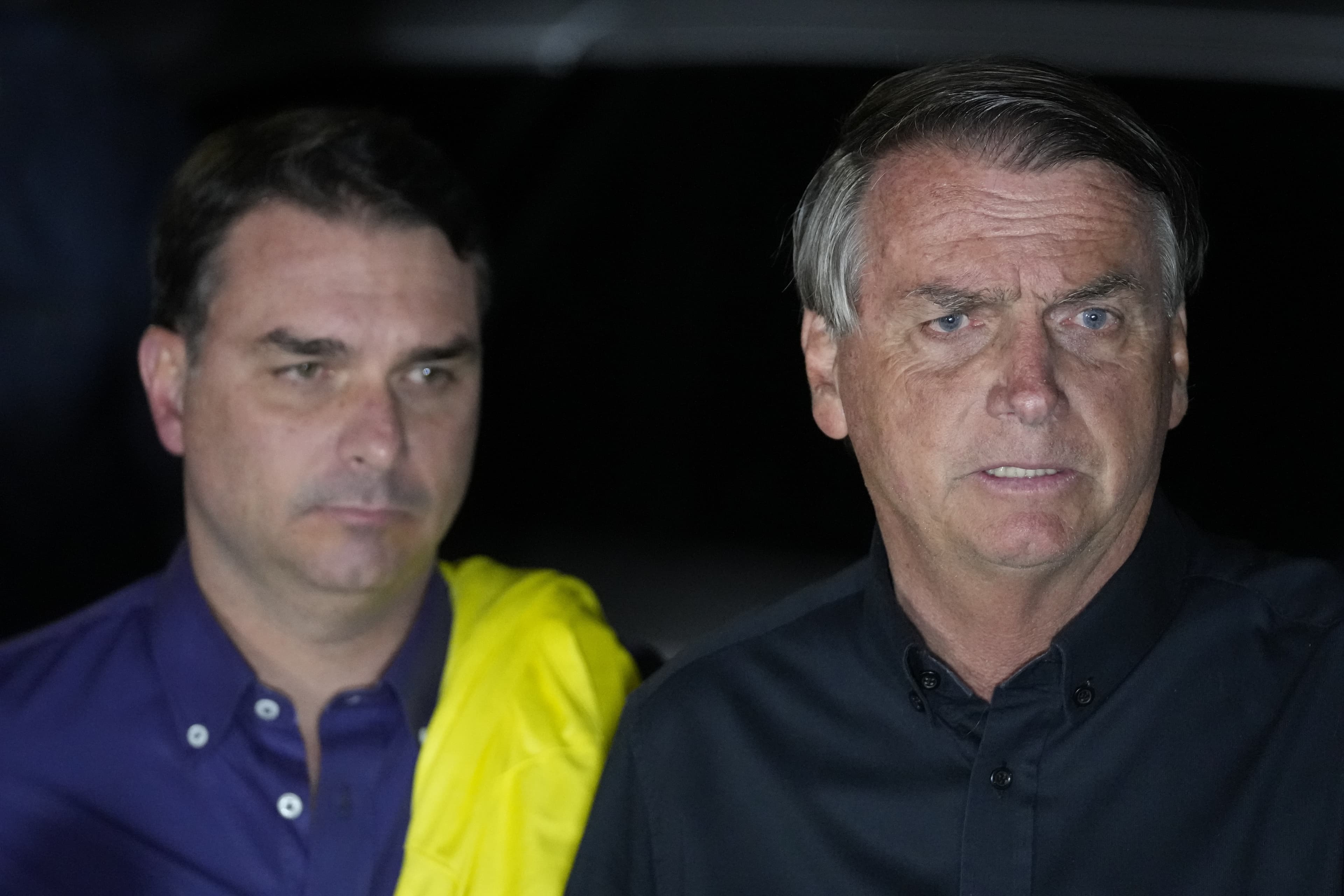 Moraes solicita PGR sobre visita de Flávio a Bolsonaro
