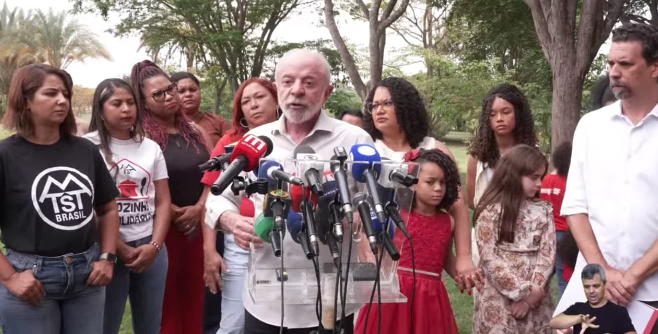 Lula critica presidente do TSE por decisões políticas e defende igualdade na Justiça Eleitoral