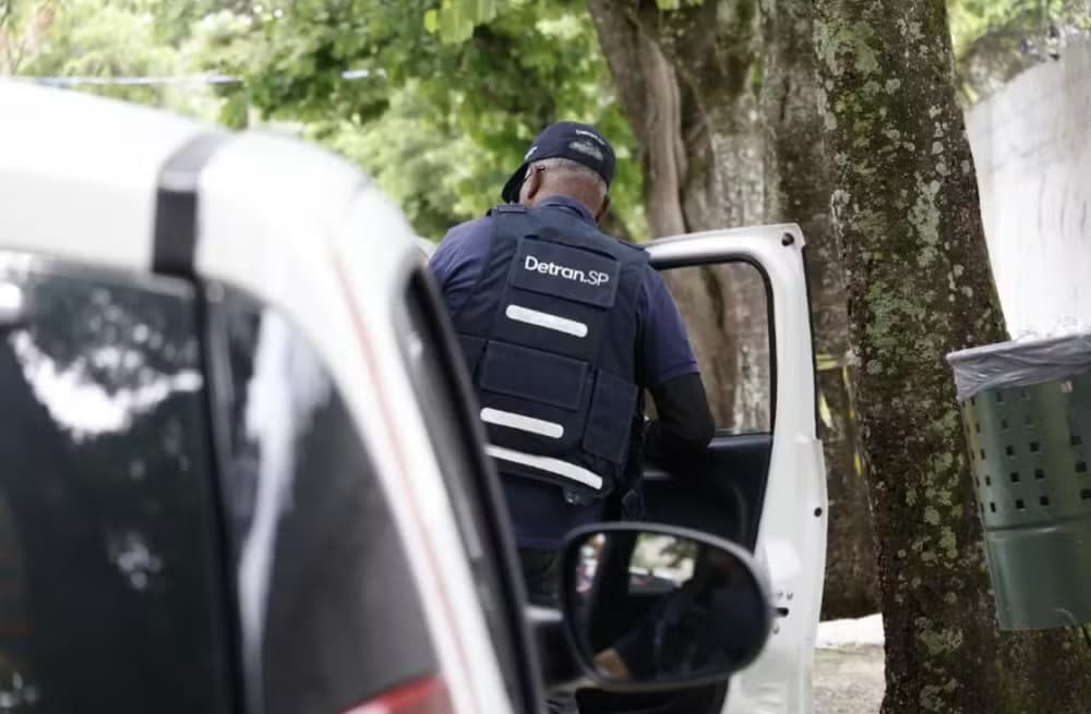 Detran-RJ alerta motoristas sobre uso de carro particular para CNH