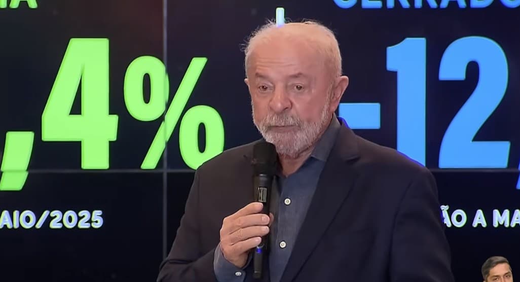Lula anuncia redução do desmatamento na Amazônia em visita a observatório
