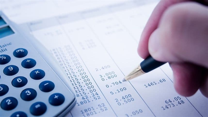 Banco analisa desempenho trimestral de grande fabricante de máquinas