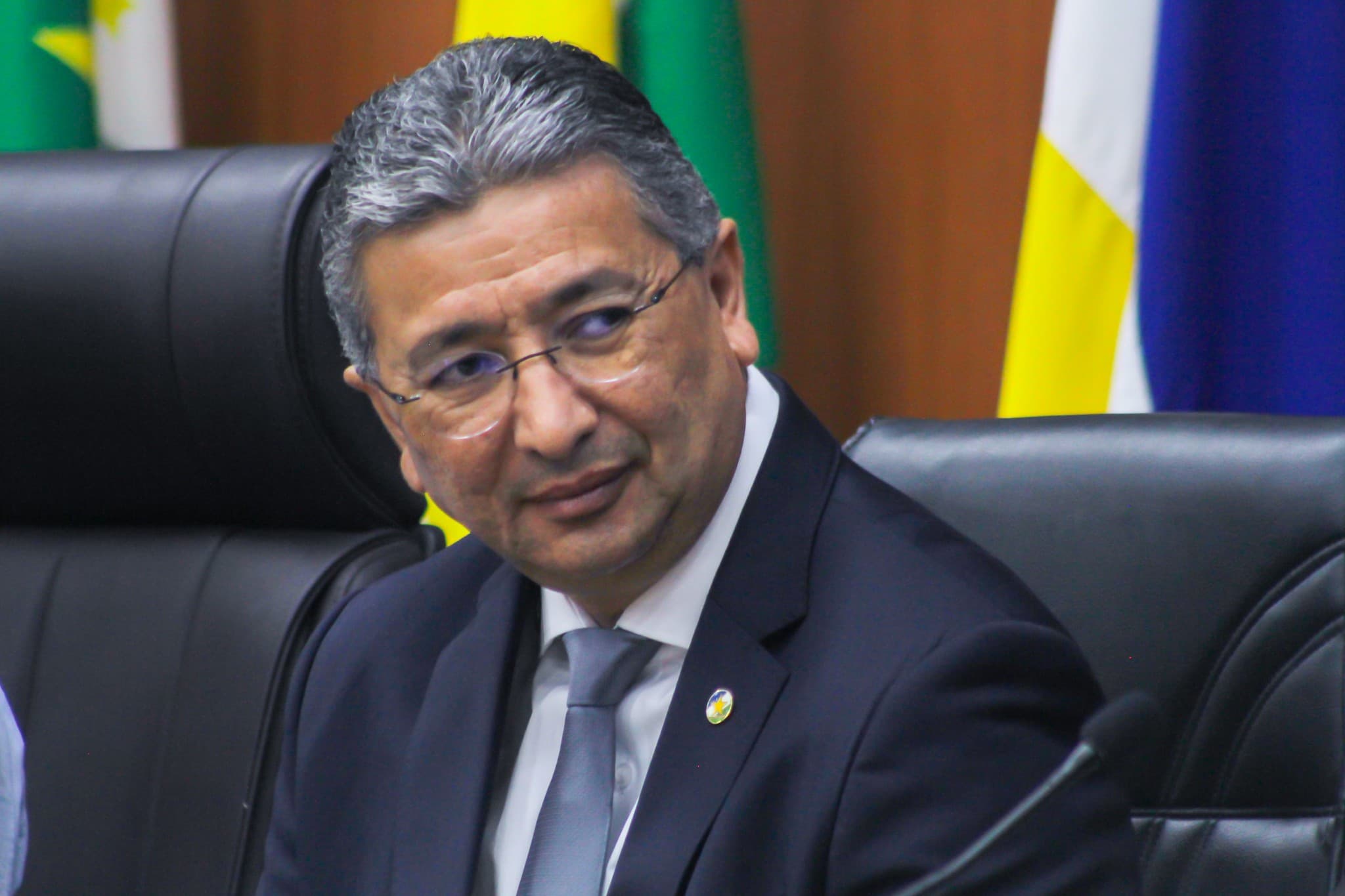 Governador Edilson Damião assume liderança em Roraima após renúncia de Denarium